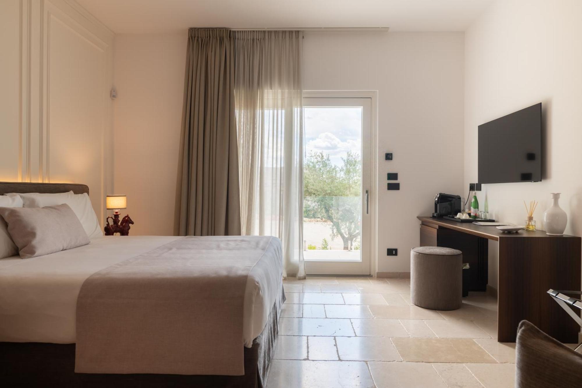 Essenza Relais Contemporaneo Bed & Breakfast ชิสแตร์นีโน ภายนอก รูปภาพ