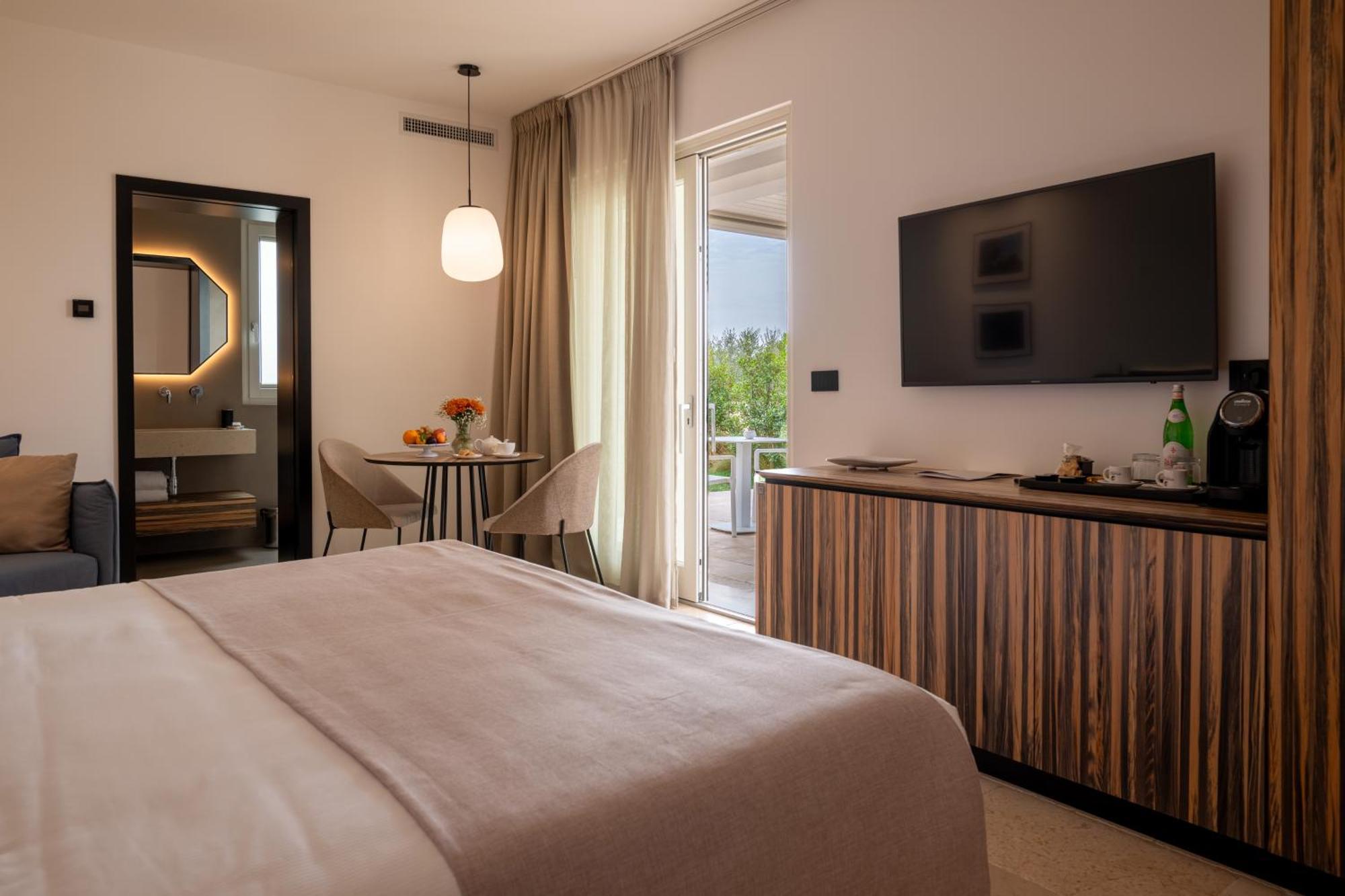 Essenza Relais Contemporaneo Bed & Breakfast ชิสแตร์นีโน ภายนอก รูปภาพ